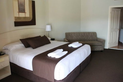 The Bowen Inn Motel - Accommodation Sunshine Coast 4