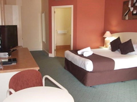 The Bowen Inn Motel - Accommodation Sunshine Coast 6