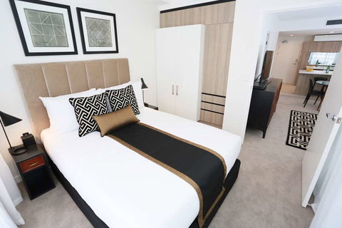 Alex Perry Hotel and Apartments - Accommodation Sunshine Coast 5