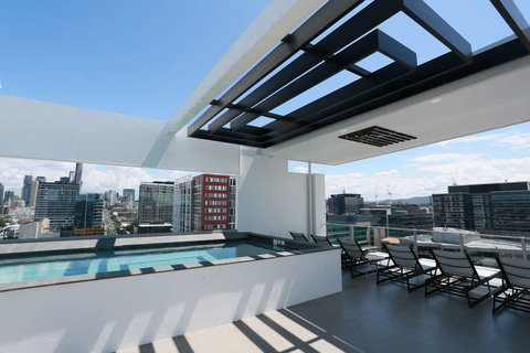 Alex Perry Hotel and Apartments - Accommodation Sunshine Coast 17