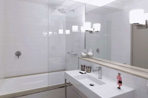 QT Canberra - Accommodation Sunshine Coast 17