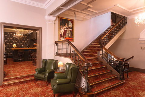 Hadley's Orient Hotel - Accommodation Sunshine Coast 2