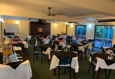 Pine Tree Motel - Accommodation Sunshine Coast 2