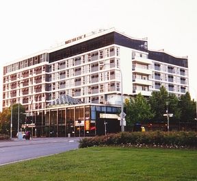 Hotel Adelaide International - Accommodation Sunshine Coast 0