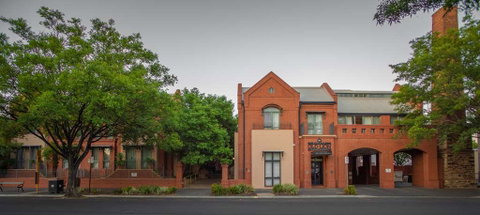 Majestic Old Lion Apartments - Accommodation Sunshine Coast 0