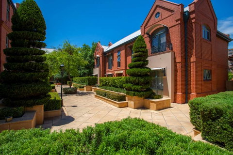 Majestic Old Lion Apartments - Accommodation Sunshine Coast 1