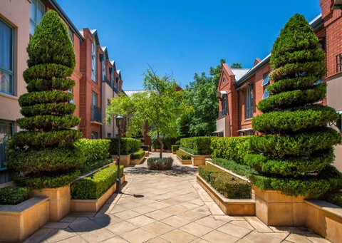 Majestic Old Lion Apartments - Accommodation Sunshine Coast 2
