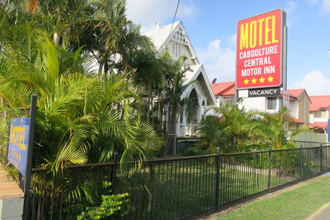 Caboolture Central Motor Inn, SureStay Collection - Accommodation Sunshine Coast 1