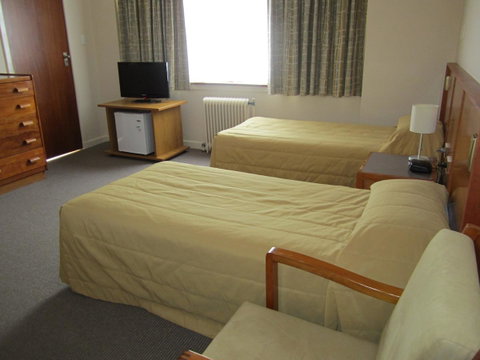 University House - ANU - Accommodation Sunshine Coast 3