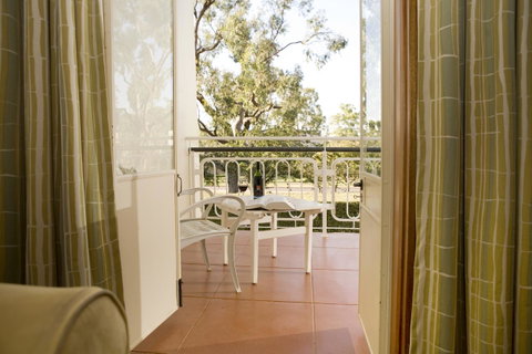 University House - ANU - Accommodation Sunshine Coast 5
