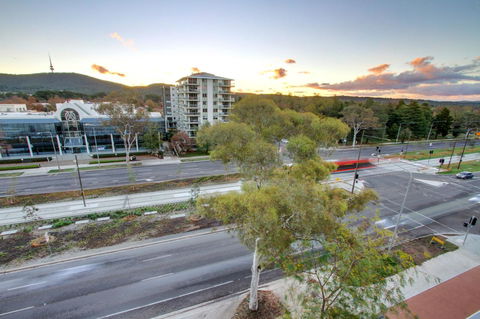 IQ Smart Apartments 704 Braddon ACT - Accommodation Sunshine Coast 6
