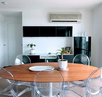 Staying Places - The Avenue - Accommodation Sunshine Coast