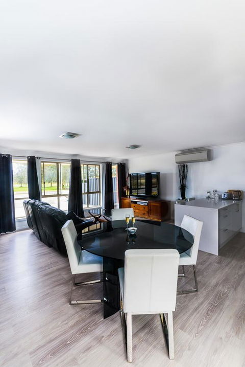 Lure Bed And Breakfast - Accommodation Sunshine Coast 1