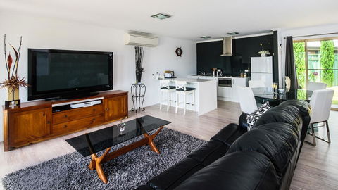 Lure Bed And Breakfast - Accommodation Sunshine Coast 0