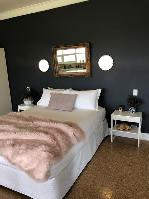 The Lake House Retreat - Accommodation Sunshine Coast 3