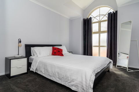 Port Adelaide Harbourside House - Accommodation Sunshine Coast 8