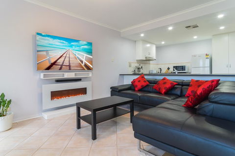 Port Adelaide Harbourside House - Accommodation Sunshine Coast 3