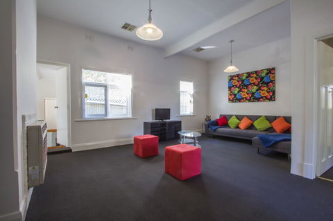 Cowan Street Bungalow - Accommodation Sunshine Coast 6
