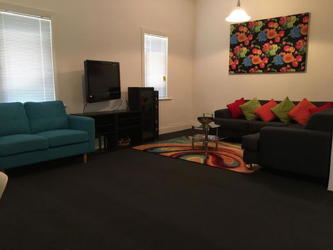Cowan Street Bungalow - Accommodation Sunshine Coast 7