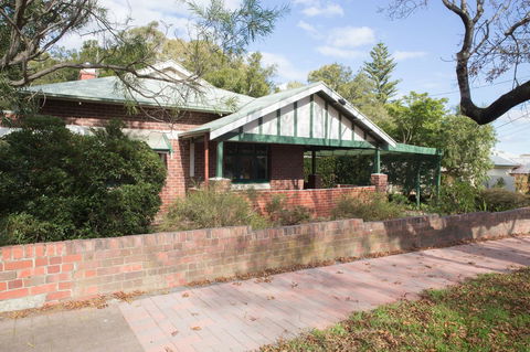 Cowan Street Bungalow - Accommodation Sunshine Coast 13