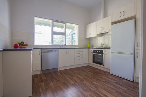 Cowan Street Bungalow - Accommodation Sunshine Coast 11