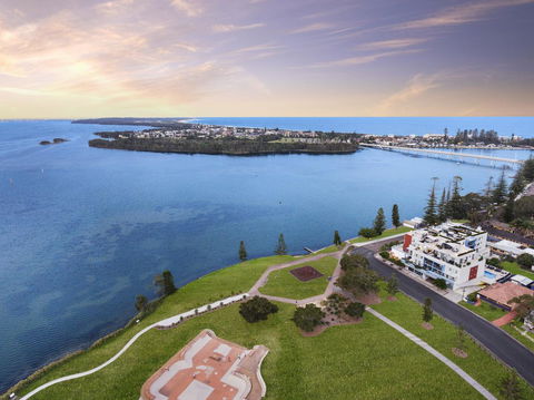 Lakeside Waterfront Apartment The Entrance - Accommodation Sunshine Coast 18