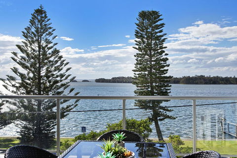Lakeside Waterfront Apartment The Entrance - Accommodation Sunshine Coast 29