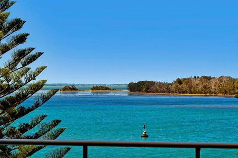 Lakeside Waterfront Apartment The Entrance - Accommodation Sunshine Coast 34