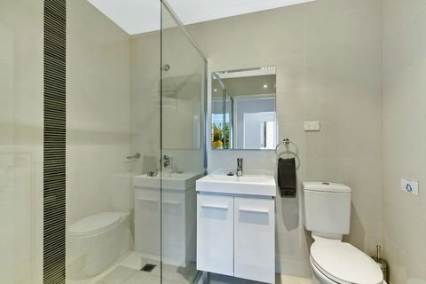 Lakeside Waterfront Apartment The Entrance - Accommodation Sunshine Coast 11