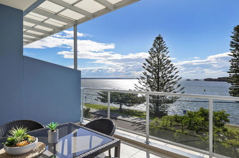 Lakeside Waterfront Apartment The Entrance - Accommodation Sunshine Coast 31