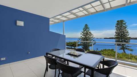 Lakeside Waterfront Apartment The Entrance - Accommodation Sunshine Coast 32