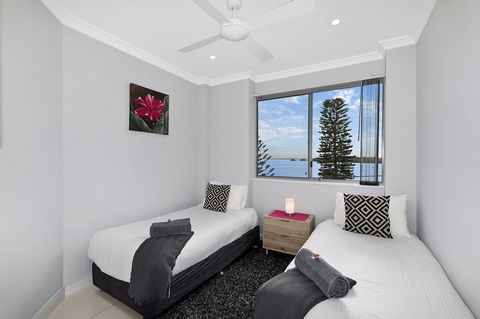 Lakeside Waterfront Apartment The Entrance - Accommodation Sunshine Coast 9