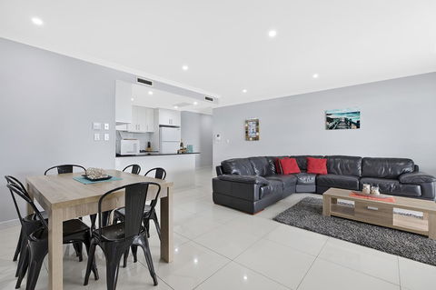 Lakeside Waterfront Apartment The Entrance - Accommodation Sunshine Coast 5