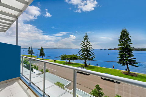 Lakeside Waterfront Apartment The Entrance - Accommodation Sunshine Coast 33