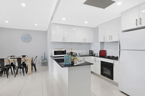 Lakeside Waterfront Apartment The Entrance - Accommodation Sunshine Coast 2