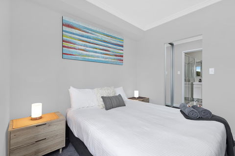 Lakeside Waterfront Apartment The Entrance - Accommodation Sunshine Coast 8