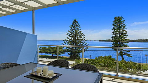 Lakeside Waterfront Apartment The Entrance - Accommodation Sunshine Coast 0