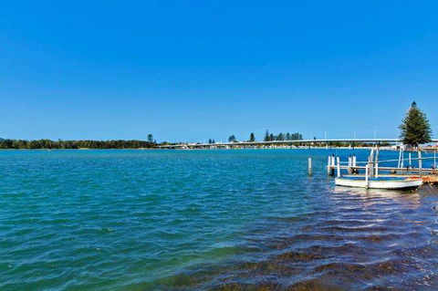 Lakeside Waterfront Apartment The Entrance - Accommodation Sunshine Coast 35
