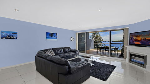 Lakeside Waterfront Apartment The Entrance - Accommodation Sunshine Coast 6