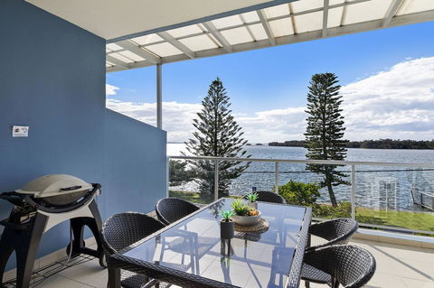 Lakeside Waterfront Apartment The Entrance - Accommodation Sunshine Coast 30