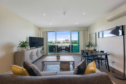 Port Adelaide Executive Waterfront Apartment - Accommodation Sunshine Coast 21