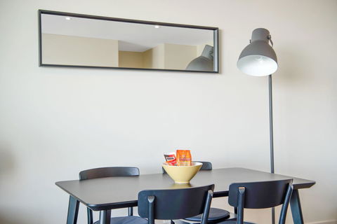 Port Adelaide Executive Waterfront Apartment - Accommodation Sunshine Coast 12