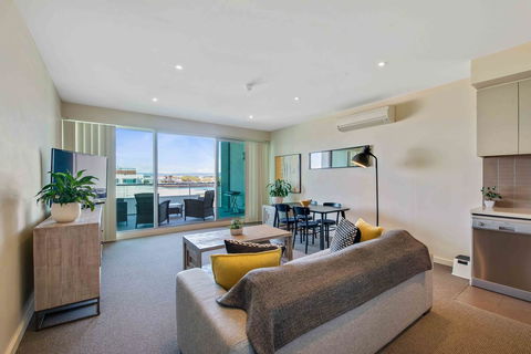Port Adelaide Executive Waterfront Apartment - Accommodation Sunshine Coast 1