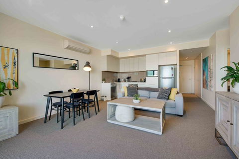 Port Adelaide Executive Waterfront Apartment - Accommodation Sunshine Coast 10