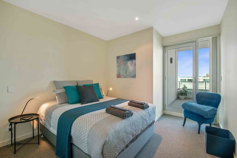 Port Adelaide Executive Waterfront Apartment - Accommodation Sunshine Coast 2