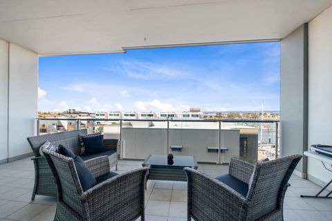 Port Adelaide Executive Waterfront Apartment - Accommodation Sunshine Coast 23