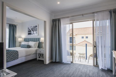 Marina Hotel - Accommodation Sunshine Coast 8