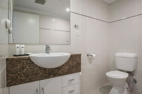 Marina Hotel - Accommodation Sunshine Coast 13