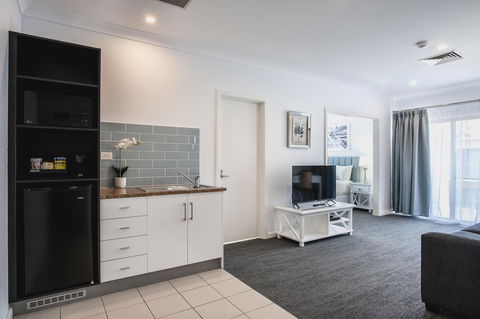 Marina Hotel - Accommodation Sunshine Coast 12