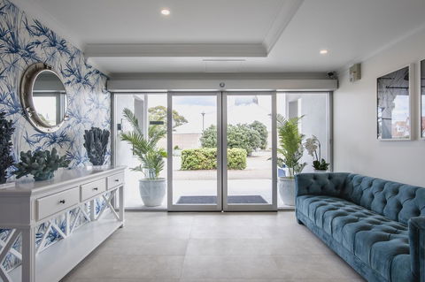 Marina Hotel - Accommodation Sunshine Coast 18